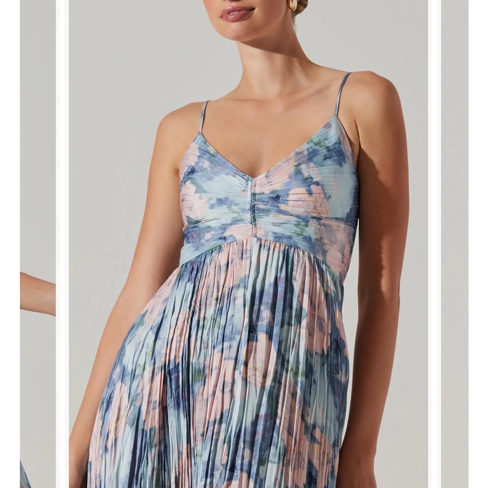 Astr Pleated Floral Midi Dress in Blue & Pink - Picture 3 of 6